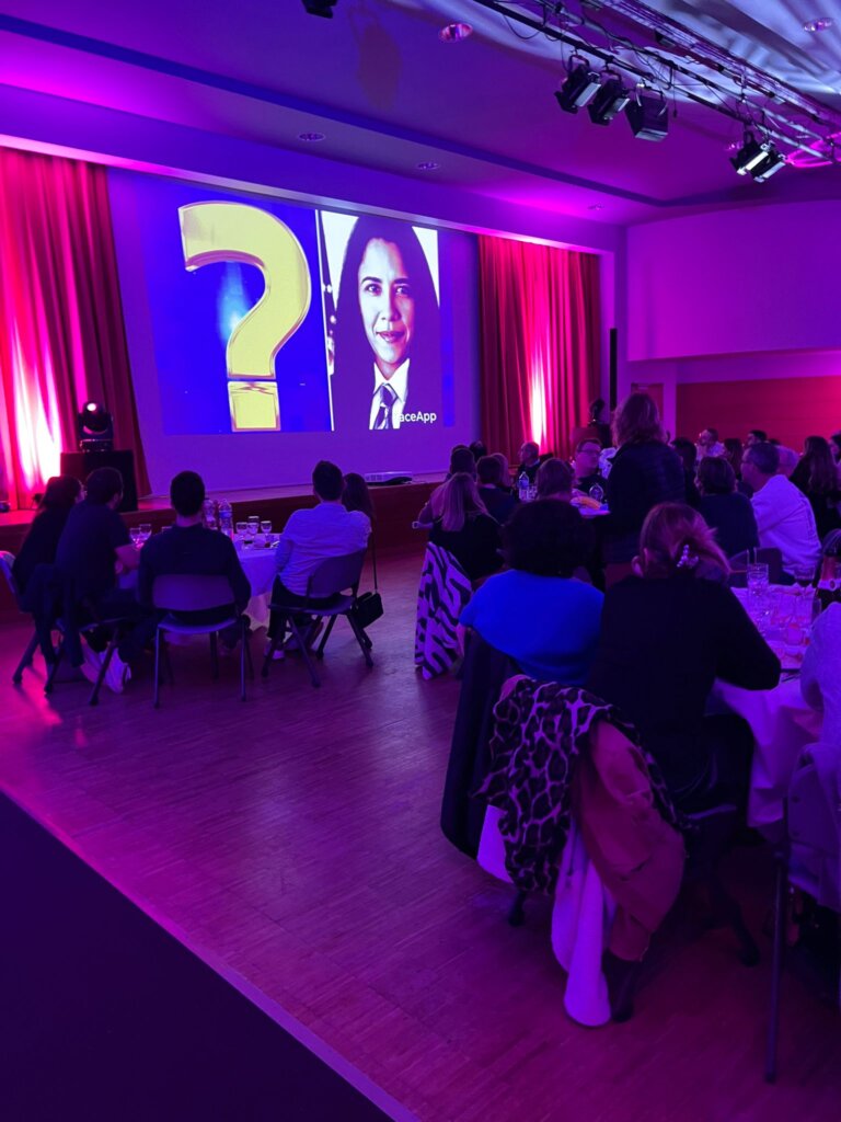 A Vous De Jouer - Plein Vol - Malice academy 4 svg+xml;charset=utf