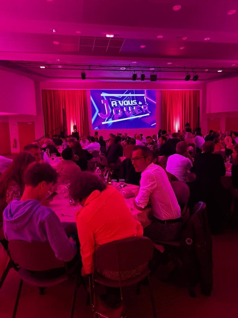 A Vous De Jouer - Plein Vol - Malice academy 6 svg+xml;charset=utf