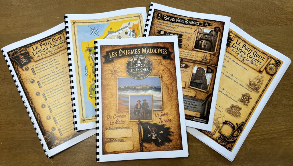Livret RoadBook Les Enigmes Malouines - Plein Vol- Malice Academy 1 svg+xml;charset=utf